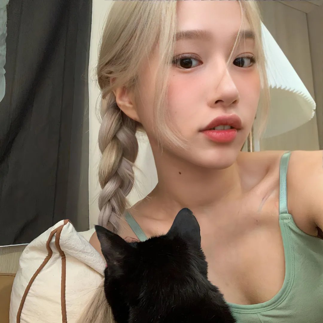 女摄青鬼游埠 封面